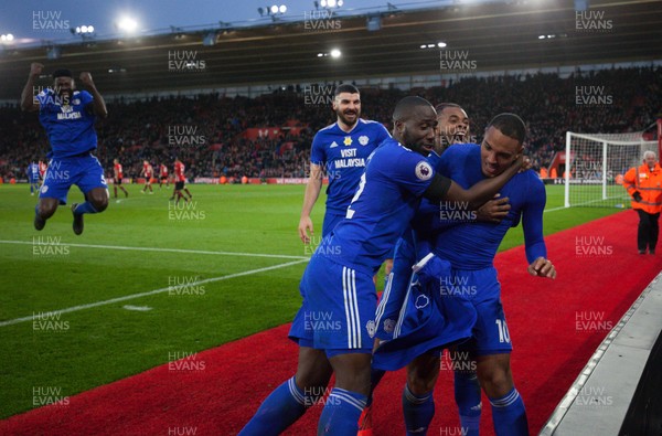090219 - Southampton v Cardiff City, Premier League - Cardiff City players celebrate with Kenneth Zohore  after he scores the second goal late in added time