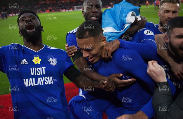090219 - Southampton v Cardiff City, Premier League - Cardiff City players celebrate with Kenneth Zohore  after he scores the second goal late in added time