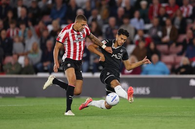 080926 - Southampton v Swansea City, EFL Sky Bet Championship - Marko Stamenic of Swansea City looks to shoot as Nathan Wood of Southampton closes in
