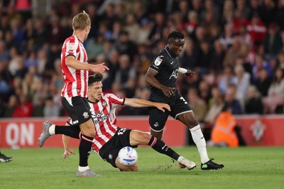 080926 - Southampton v Swansea City, EFL Sky Bet Championship - Joseph Opoku of Swansea City is tackled by Keven Schlotterbeck of Southampton