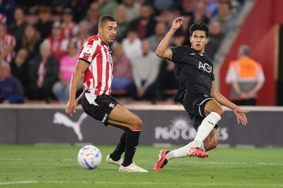 080926 - Southampton v Swansea City, EFL Sky Bet Championship - Marko Stamenic of Swansea City plays the ball across the goal