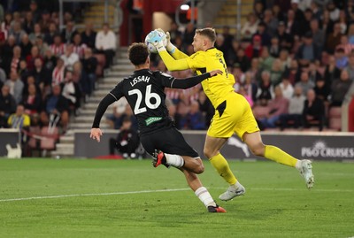 080926 - Southampton v Swansea City, EFL Sky Bet Championship - Southampton goalkeeper Daniel Peretz takes the ball as Filip Lissah of Swansea City closes in