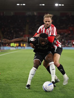 080926 - Southampton v Swansea City, EFL Sky Bet Championship - Joseph Opoku of Swansea City and Leo Scienza of Southampton compete for the ball