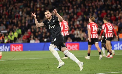 080926 - Southampton v Swansea City, EFL Sky Bet Championship - Zan Vipotnik of Swansea City celebrates after he scores from the penalty spot