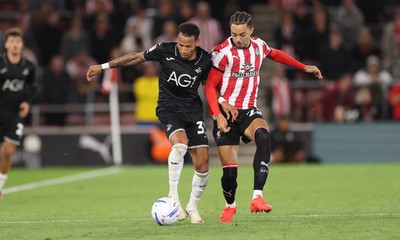 080926 - Southampton v Swansea City, EFL Sky Bet Championship - Ronald of Swansea City and Southampton goalkeeper George Long compete for the ball