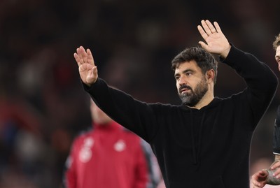 080926 - Southampton v Swansea City, EFL Sky Bet Championship - Swansea City head coach Vitor Matos applauds the fans at the end of the match