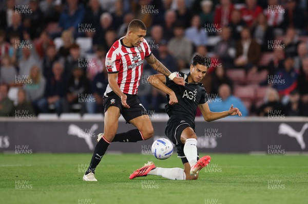 080926 - Southampton v Swansea City, EFL Sky Bet Championship - Marko Stamenic of Swansea City looks to shoot as Nathan Wood of Southampton closes in