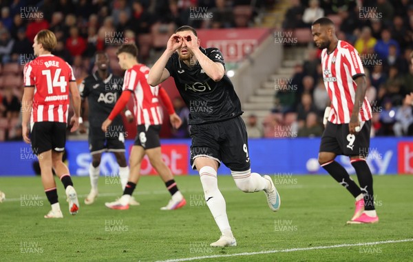 080926 - Southampton v Swansea City, EFL Sky Bet Championship - Zan Vipotnik of Swansea City celebrates after he scores from the penalty spot