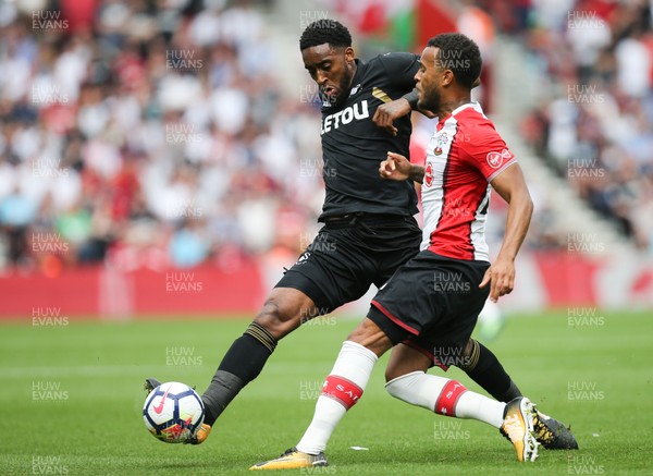 120817 - Southampton v Swansea City, Premier League - Leroy Fer of Swansea City wins the ball from Ryan Bertrand of Southampton