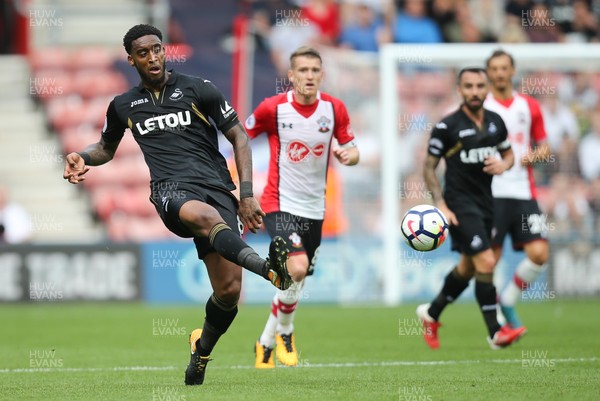 120817 - Southampton v Swansea City, Premier League - Leroy Fer of Swansea City plays the ball forward