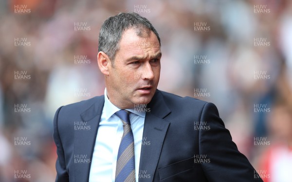 120817 - Southampton v Swansea City, Premier League - Swansea City head coach Paul Clement at the start of the match