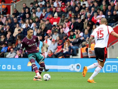 181025 - Southampton v Swansea City - Sky Bet Championship - Adam Idah of Swansea City