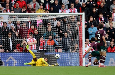 181025 - Southampton v Swansea City - Sky Bet Championship - Lawrence Vigouroux of Swansea City