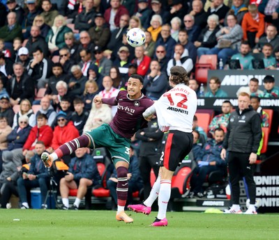 181025 - Southampton v Swansea City - Sky Bet Championship - Adam Idah of Swansea City