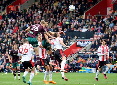 181025 - Southampton v Swansea City - Sky Bet Championship - Kyle Naughton of Swansea City