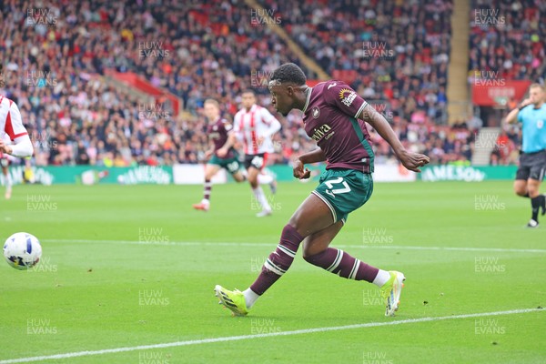 181025 - Southampton v Swansea City - Sky Bet Championship - Zeidane Inoussa of Swansea City