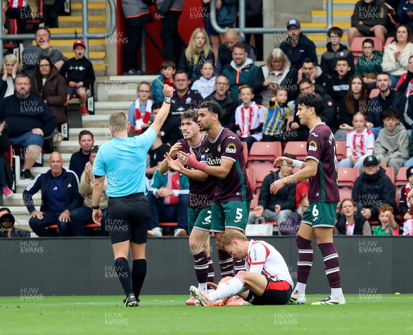 181025 - Southampton v Swansea City - Sky Bet Championship - Referee Josh Smith shows a yellow card to Ben Cubango of Swansea 