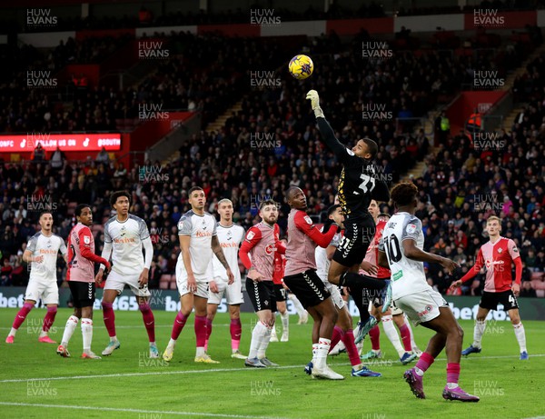 261223 - Southampton v Swansea City - Sky Bet Championship - Southampton's Gavin Bazunu makes a save from the free kick