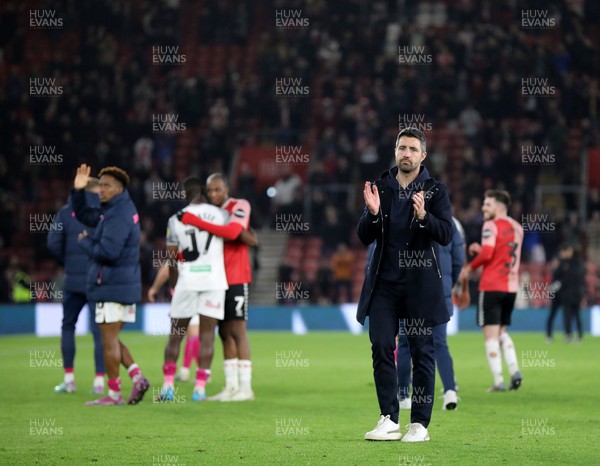 261223 - Southampton v Swansea City - Sky Bet Championship - Swansea manager Alan Sheehan applauds the fans at the end of the match