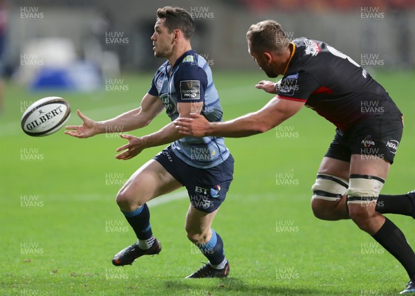 140418 - Southern Kings v Cardiff Blues - Guinness PRO14 - Tomos Williams of Cardiff Blues offloads