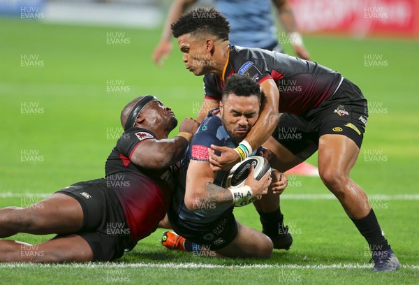 140418 - Southern Kings v Cardiff Blues - Guinness PRO14 - Willis Halaholo of Cardiff Blues scores a try