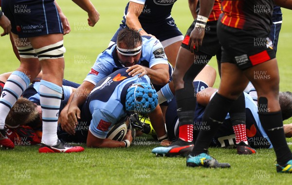 280919 - Isuzu Southern Kings v Cardiff Blues - Guinness PRO14 -  Olly Robinson of the Cardiff Blues scores a try