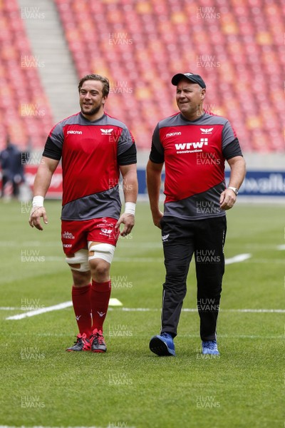 261117 - Southern Kings v Scarlets - Guinness PRO14 -   Will Boyde of Scarlets (L) and Wayne Pivac head coach of Scarlets (R) having a chat during the warmup