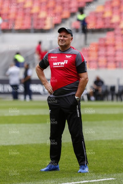 261117 - Southern Kings v Scarlets - Guinness PRO14 -   Wayne Pivac head coach of Scarlets at the warmup