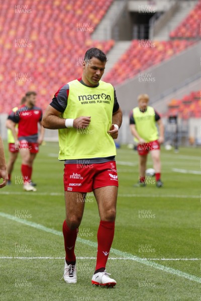 261117 - Southern Kings v Scarlets - Guinness PRO14 -   Mike Phillips of Scarlets at the warmup