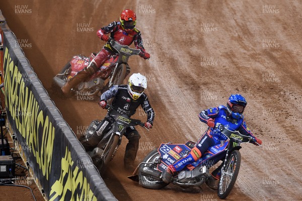 170824 - FIM Speedway Grand Prix 2024 - Principality Stadium, Cardiff - Racers during the heats