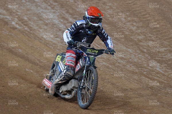 170824 - FIM Speedway Grand Prix 2024 - Principality Stadium, Cardiff - Fredrik Lindgren of Sweden racing in the final