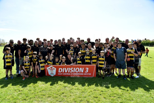 130518 - WRU National Division 3 East Central C - Trophy presentation to St Albans -  Captain Josh Burridge and team celebrate winning the division with youth players
