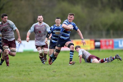 130424 - St Clears RFC v Lampeter Town RFC - Admiral National League 2 West - Sam Miles  of St Clears on the charge