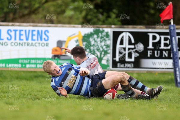 130424 - St Clears RFC v Lampeter Town RFC - Admiral National League 2 West - Dafydd Waters of St Clears scores a try