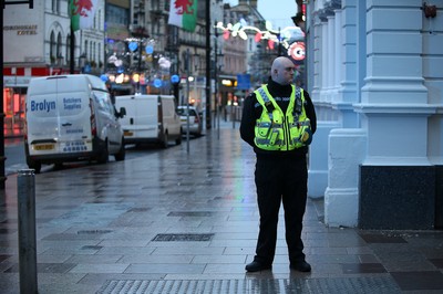 171218 - Picture shows police presence on St Mary's Street, Cardiff centred around the Sandringham Hotel (above Ladbrokes), where it is rumoured to be a hostage situation - 