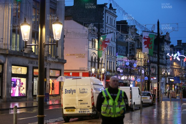 171218 - Picture shows police presence on St Mary's Street, Cardiff centred around the Sandringham Hotel (above Ladbrokes), where it is rumoured to be a hostage situation - 