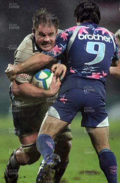 09.12.07  Stade Francais v Cardiff Blues... Cardiff's Xavier Rush is stopped by Stade's Jerome Fillol.  