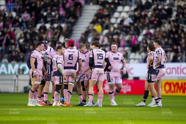 061225 - Stade Francais v Cardiff Rugby - EPCR Challenge Cup - Cardiff Rugby huddle