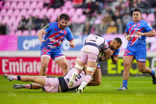 061225 - Stade Francais v Cardiff Rugby - EPCR Challenge Cup - Joe Marchant of Stade Francais is tackled by Steffan Emanuel of Cardiff and Taine Basham of Cardiff 