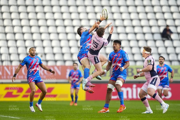 061225 - Stade Francais v Cardiff Rugby - EPCR Challenge Cup - Mathis Ibo of Stade Francais and Matty Young of Cardiff compete for a hight ball