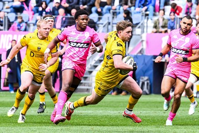 050426 - Stade Francais v Dragons RFC - EPCR Challenge Cup Round of 16 - Angus O’Brien of Dragons on his way to scoring a try