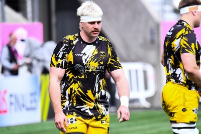 050426 - Stade Francais v Dragons RFC - EPCR Challenge Cup Round of 16 - Aaron Wainwright of Dragons during the warm up