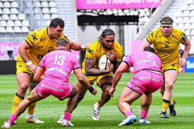 050426 - Stade Francais v Dragons RFC - EPCR Challenge Cup Round of 16 - Levi Douglas of Dragons takes on Joe Marchant and Lucas Peyresblanques of Stade Francais 