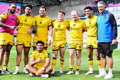 050426 - Stade Francais v Dragons RFC - EPCR Challenge Cup Round of 16 - Filo Tiatia of Dragons celebrates with his players after the match