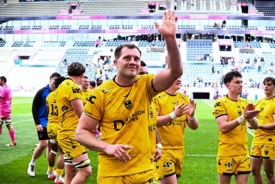 050426 - Stade Francais v Dragons RFC - EPCR Challenge Cup Round of 16 - Dragons players applaud the travelling fans