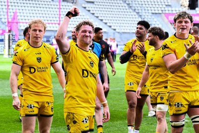 050426 - Stade Francais v Dragons RFC - EPCR Challenge Cup Round of 16 - Dragons players applaud the travelling fans