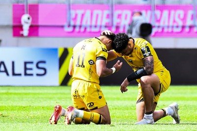050426 - Stade Francais v Dragons RFC - EPCR Challenge Cup Round of 16 - Dragons players celebrate after the match