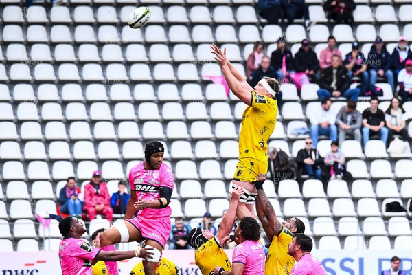 050426 - Stade Francais v Dragons RFC - EPCR Challenge Cup Round of 16 - Ben Carter of Dragons in the line out
