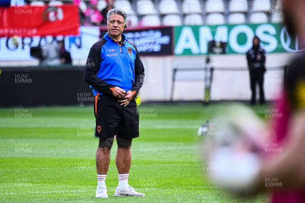 050426 - Stade Francais v Dragons RFC - EPCR Challenge Cup Round of 16 - Filo Tiatia of Dragons during the warm up