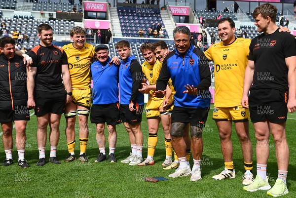 050426 - Stade Francais v Dragons RFC - EPCR Challenge Cup Round of 16 - Coach Filo Tiatia of Dragons RFC in the team huddle after the match